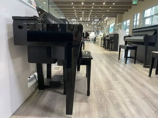 Yamaha Clavinova - Polished Ebony w/Bench 2